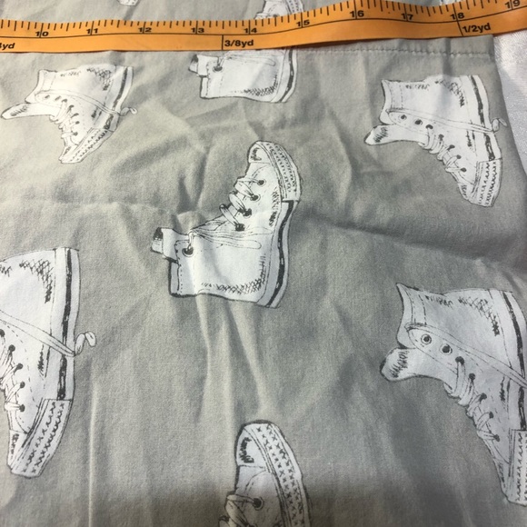 Queenwest Pillow cases Rugged shoes - Picture 4 of 8